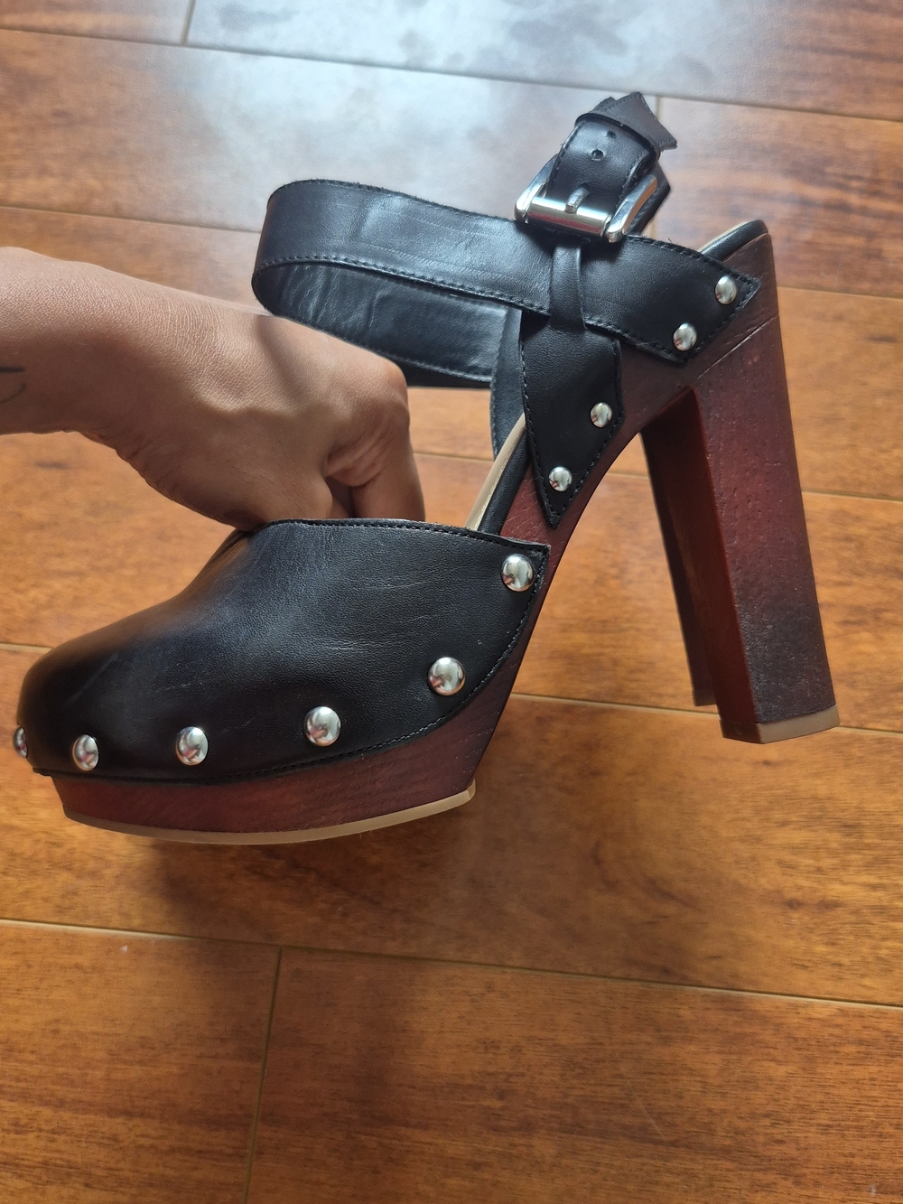 Vince Camuto Black Leather Studded Platform Sandal with Buckle Strap 8.5